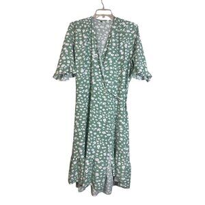 no name wrap dress 2xl  has a femining detail v neck ties waist  wrap closure r